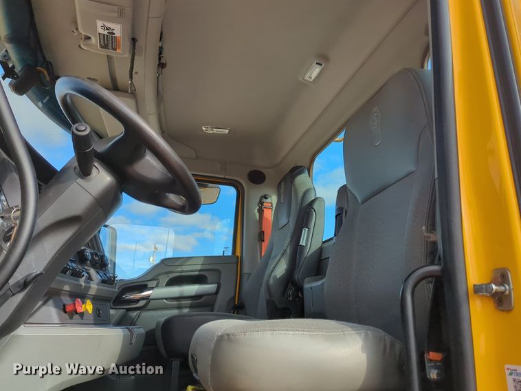 image for item NZ9288 2020 Kenworth T680 semi truck