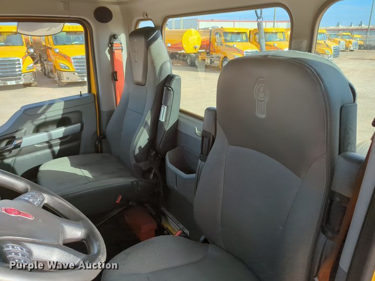 image for item NZ9288 2020 Kenworth T680 semi truck