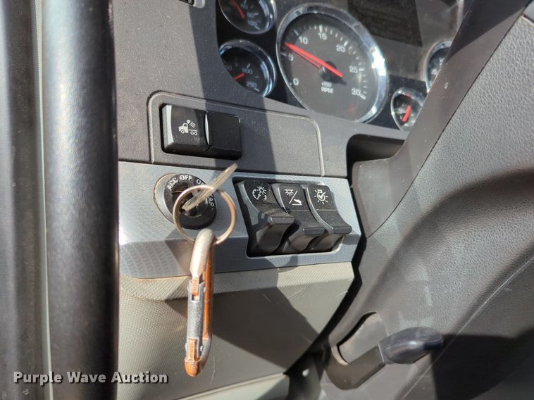 image for item NZ9288 2020 Kenworth T680 semi truck