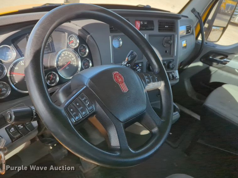 image for item NZ9288 2020 Kenworth T680 semi truck