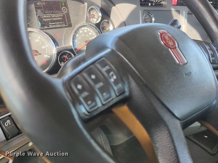 image for item NZ9288 2020 Kenworth T680 semi truck