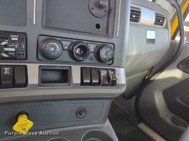 image for item NZ9288 2020 Kenworth T680 semi truck