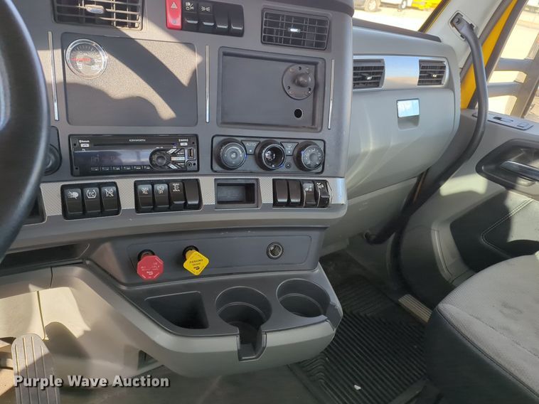 image for item NZ9288 2020 Kenworth T680 semi truck