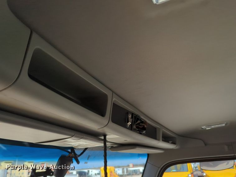 image for item NZ9288 2020 Kenworth T680 semi truck