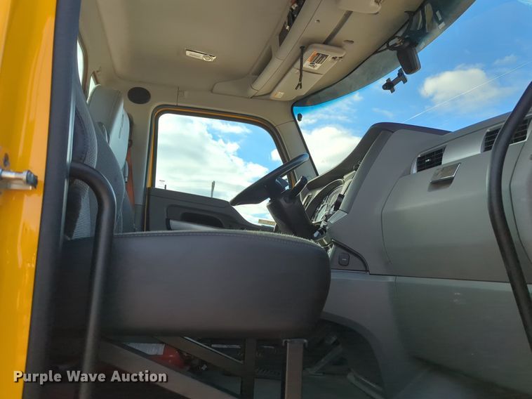 image for item NZ9288 2020 Kenworth T680 semi truck