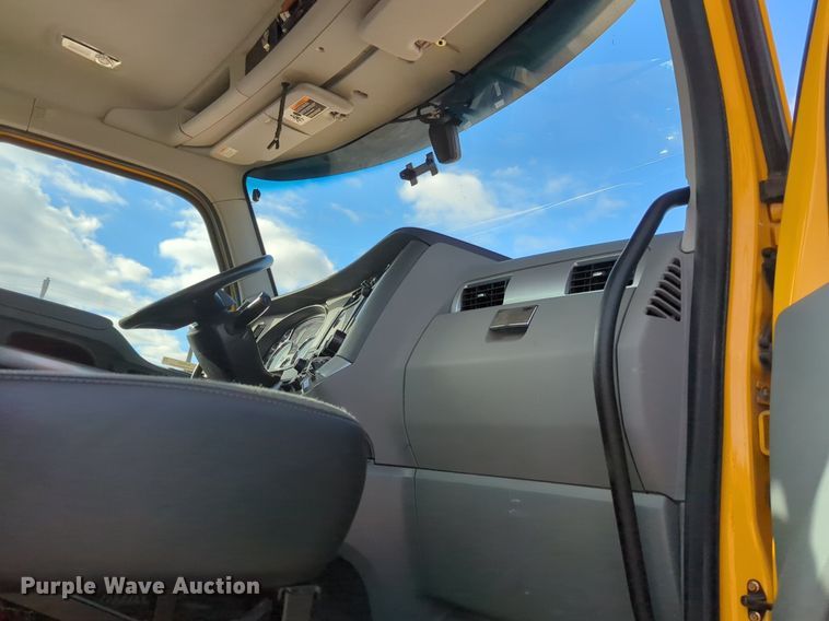 image for item NZ9288 2020 Kenworth T680 semi truck