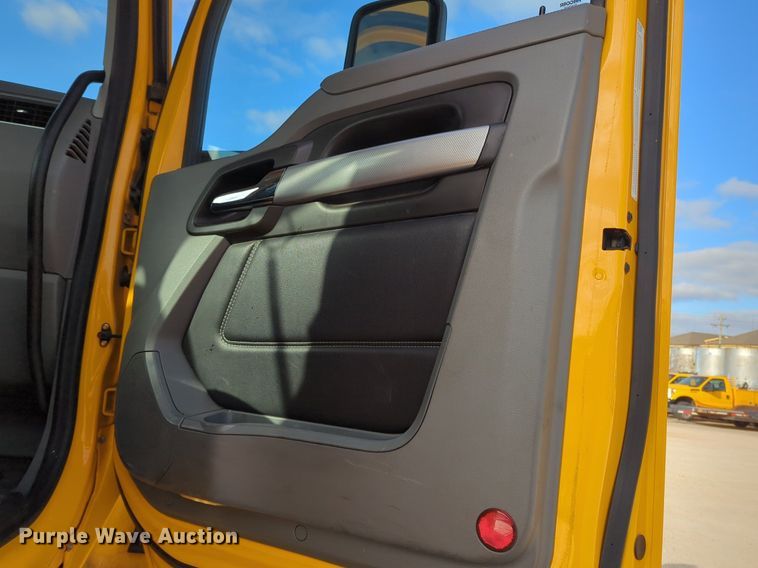 image for item NZ9288 2020 Kenworth T680 semi truck