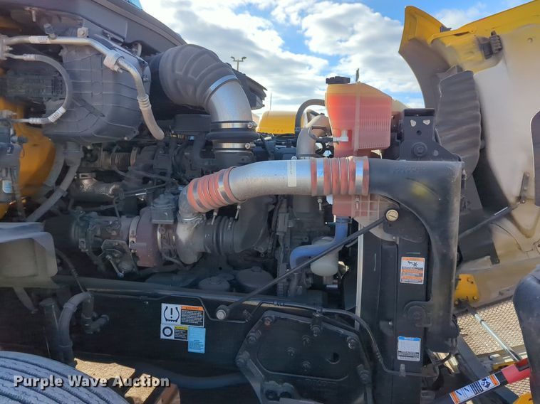 image for item NZ9288 2020 Kenworth T680 semi truck