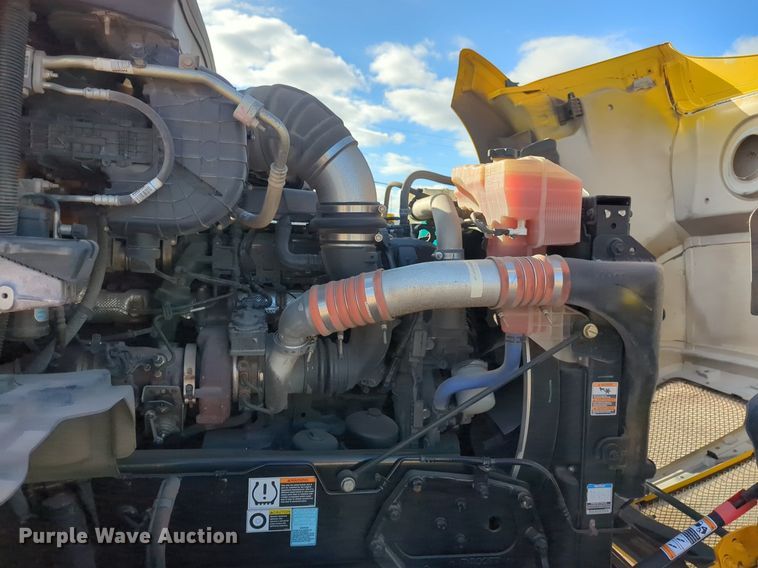 image for item NZ9288 2020 Kenworth T680 semi truck