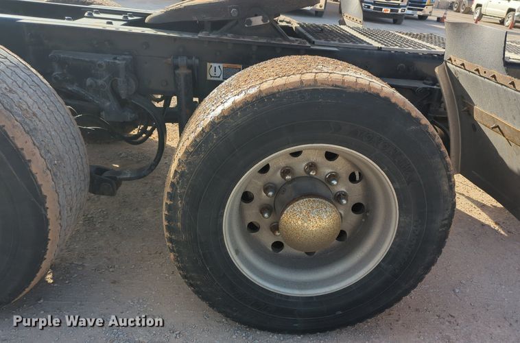 image for item NZ9288 2020 Kenworth T680 semi truck