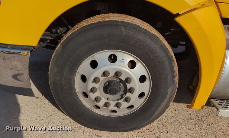 image for item NZ9288 2020 Kenworth T680 semi truck