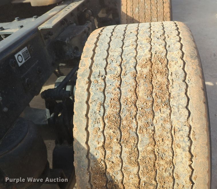 image for item NZ9288 2020 Kenworth T680 semi truck