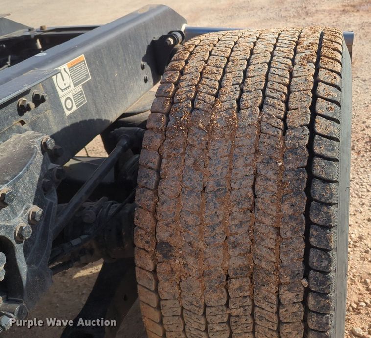 image for item NZ9288 2020 Kenworth T680 semi truck