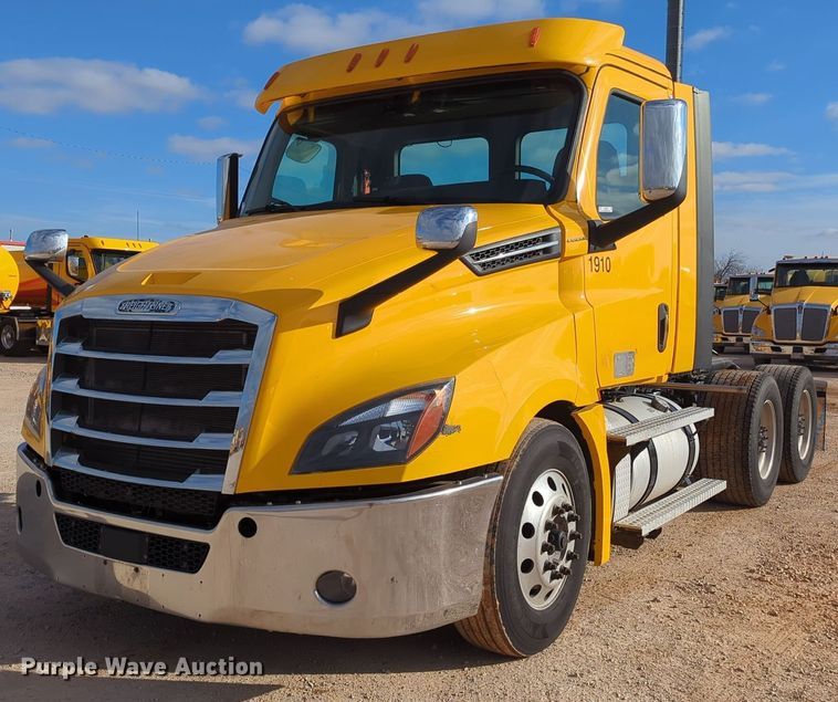 image for item NZ9289 2020 Freightliner Cascadia 126 semi truck