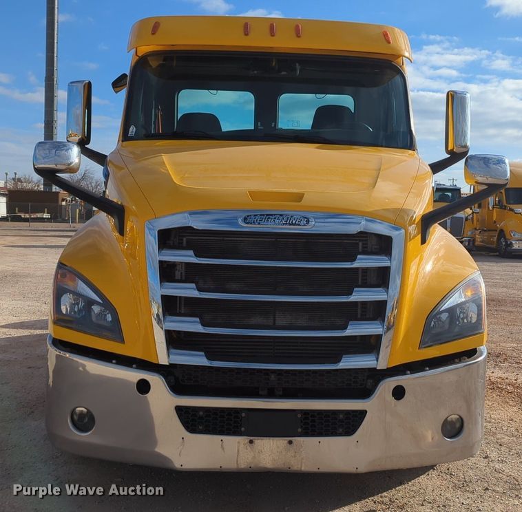 image for item NZ9289 2020 Freightliner Cascadia 126 semi truck