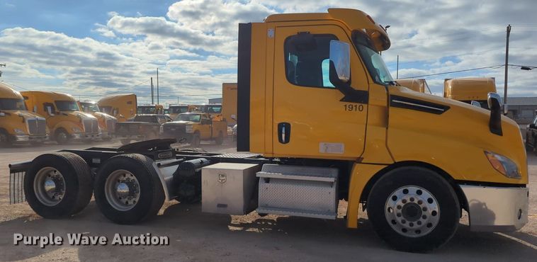 image for item NZ9289 2020 Freightliner Cascadia 126 semi truck