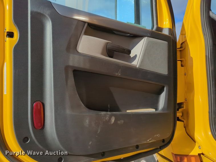 image for item NZ9289 2020 Freightliner Cascadia 126 semi truck