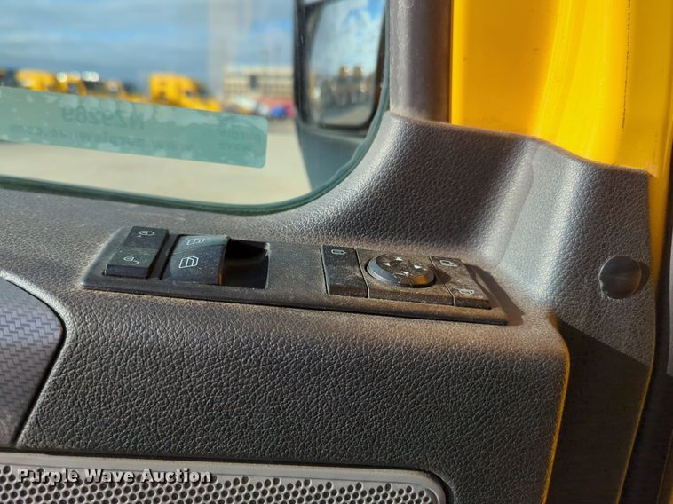 image for item NZ9289 2020 Freightliner Cascadia 126 semi truck