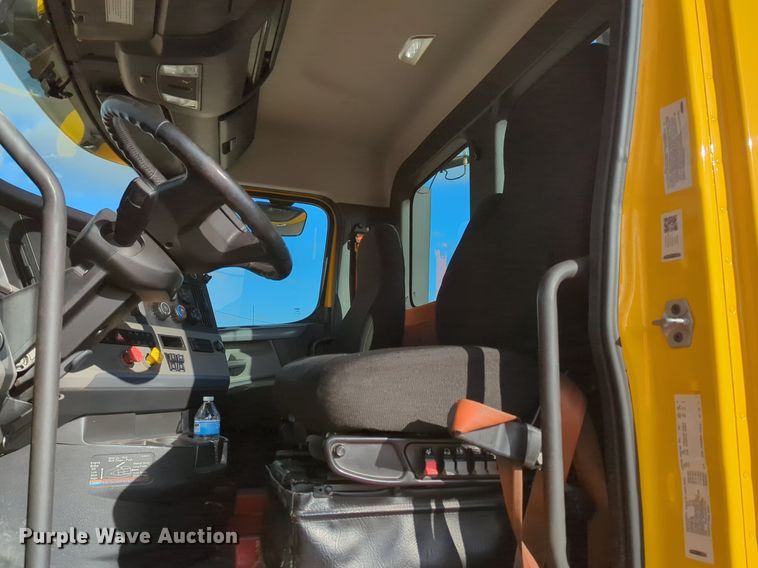 image for item NZ9289 2020 Freightliner Cascadia 126 semi truck