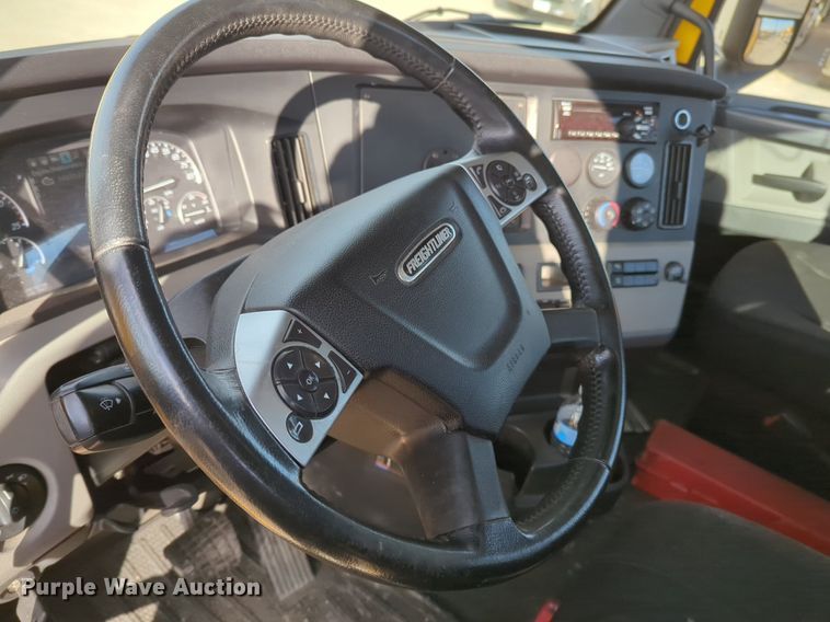 image for item NZ9289 2020 Freightliner Cascadia 126 semi truck