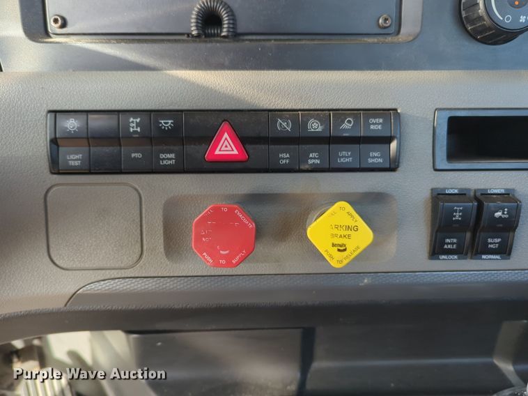 image for item NZ9289 2020 Freightliner Cascadia 126 semi truck