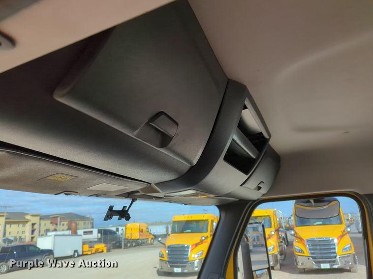 image for item NZ9289 2020 Freightliner Cascadia 126 semi truck