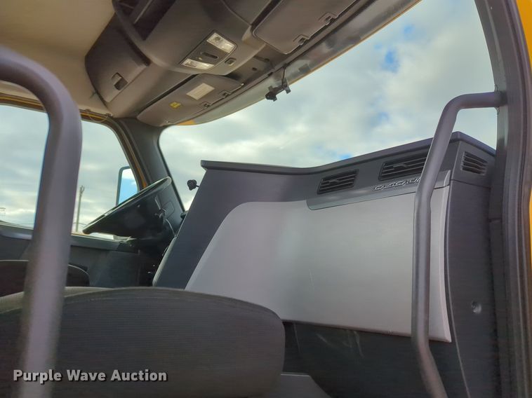 image for item NZ9289 2020 Freightliner Cascadia 126 semi truck