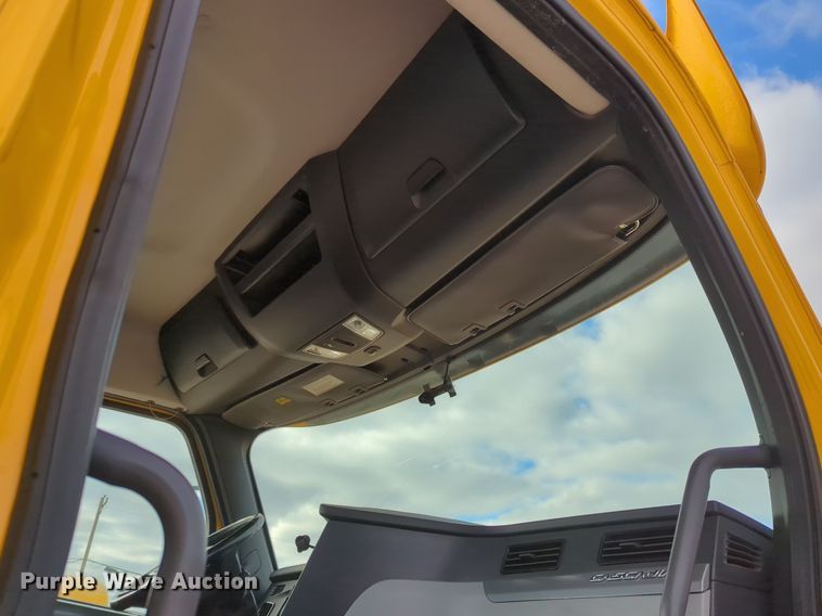 image for item NZ9289 2020 Freightliner Cascadia 126 semi truck