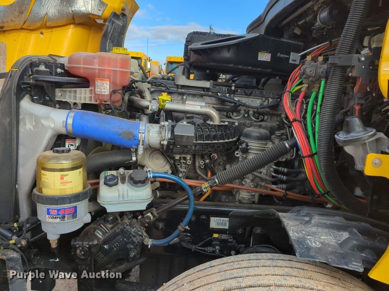 image for item NZ9289 2020 Freightliner Cascadia 126 semi truck