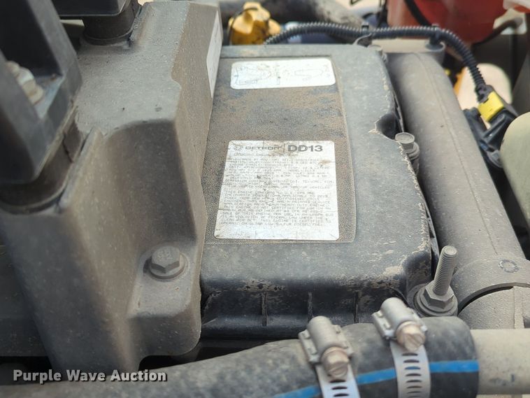 image for item NZ9289 2020 Freightliner Cascadia 126 semi truck