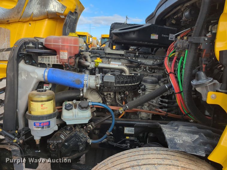 image for item NZ9289 2020 Freightliner Cascadia 126 semi truck