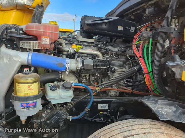 image for item NZ9289 2020 Freightliner Cascadia 126 semi truck