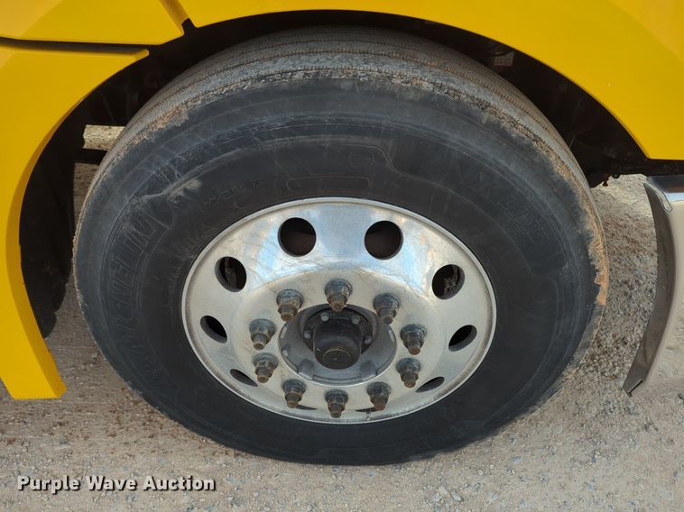 image for item NZ9289 2020 Freightliner Cascadia 126 semi truck