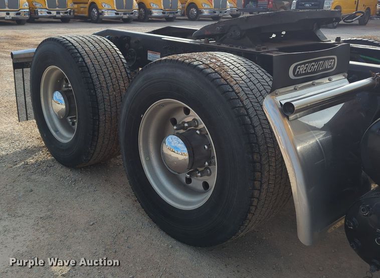 image for item NZ9289 2020 Freightliner Cascadia 126 semi truck