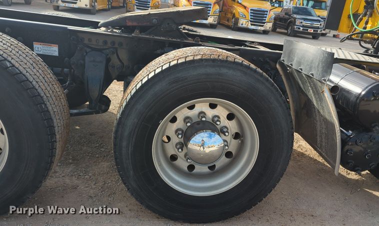 image for item NZ9289 2020 Freightliner Cascadia 126 semi truck