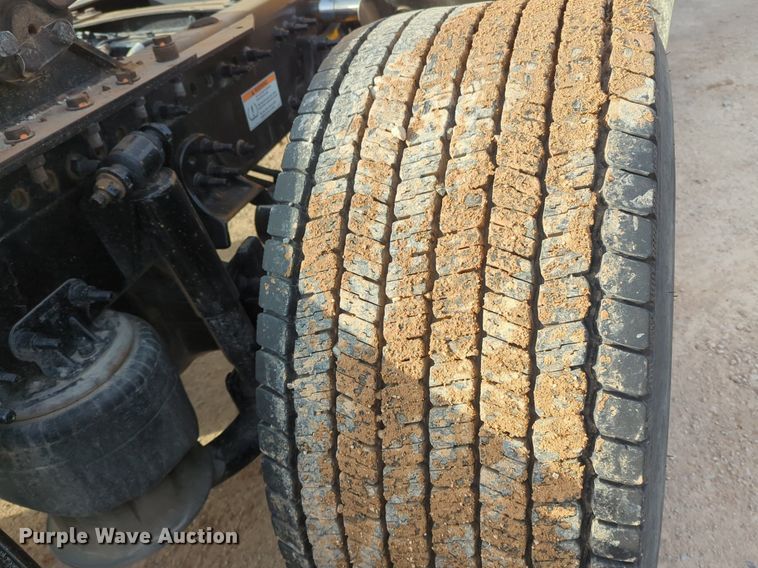 image for item NZ9289 2020 Freightliner Cascadia 126 semi truck