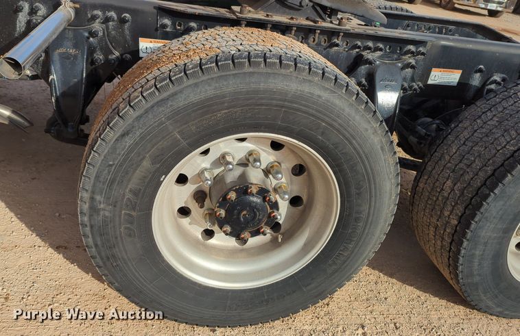 image for item NZ9289 2020 Freightliner Cascadia 126 semi truck