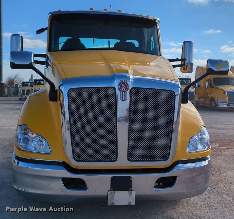 image for item NZ9290 2020 Kenworth  T680 semi truck
