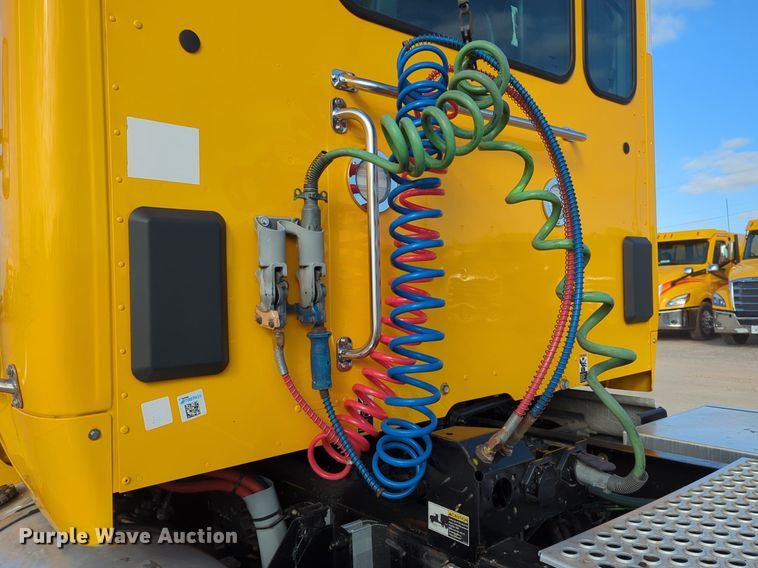 image for item NZ9290 2020 Kenworth  T680 semi truck