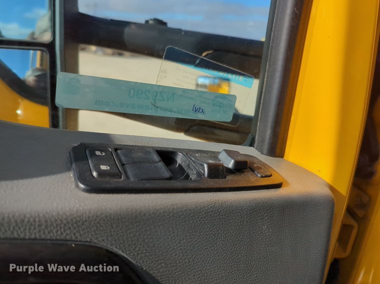 image for item NZ9290 2020 Kenworth  T680 semi truck