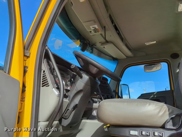 image for item NZ9290 2020 Kenworth  T680 semi truck