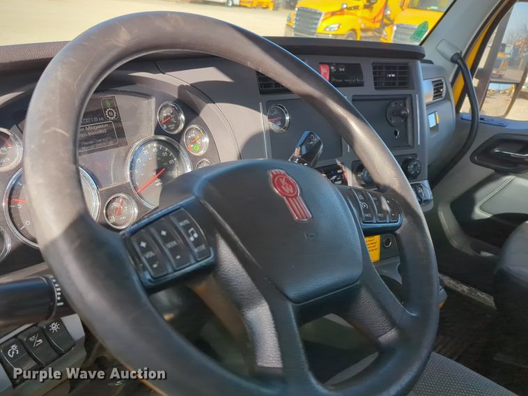 image for item NZ9290 2020 Kenworth  T680 semi truck