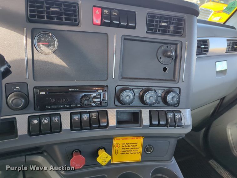 image for item NZ9290 2020 Kenworth  T680 semi truck