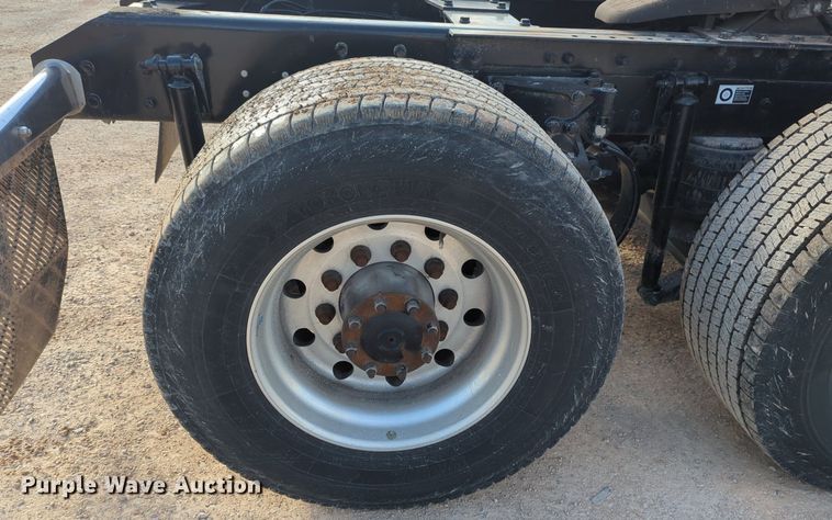 image for item NZ9290 2020 Kenworth  T680 semi truck