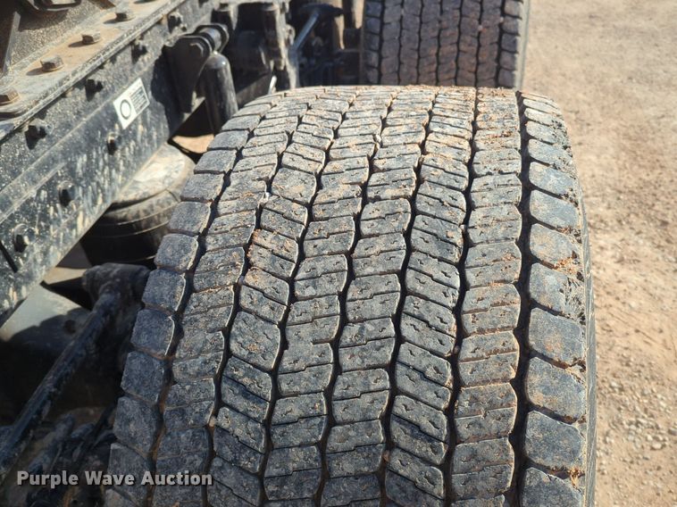 image for item NZ9290 2020 Kenworth  T680 semi truck