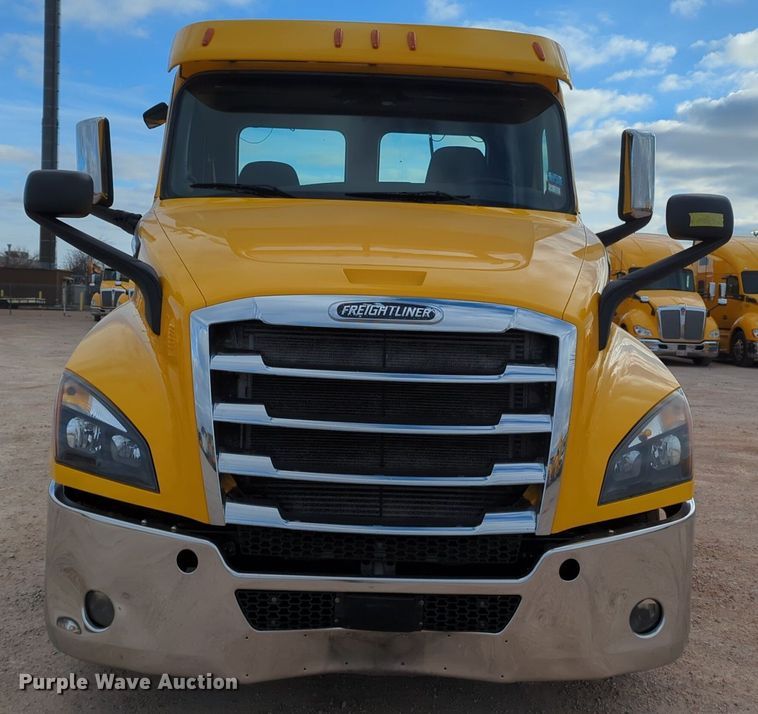 image for item NZ9291 2020 Freightliner  Cascadia 126 semi truck