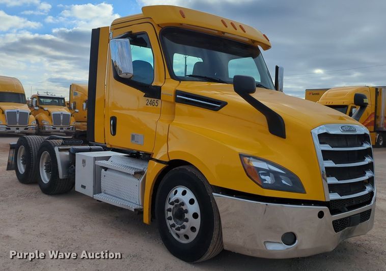 image for item NZ9291 2020 Freightliner  Cascadia 126 semi truck