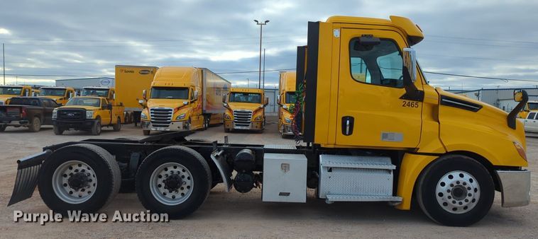 image for item NZ9291 2020 Freightliner  Cascadia 126 semi truck