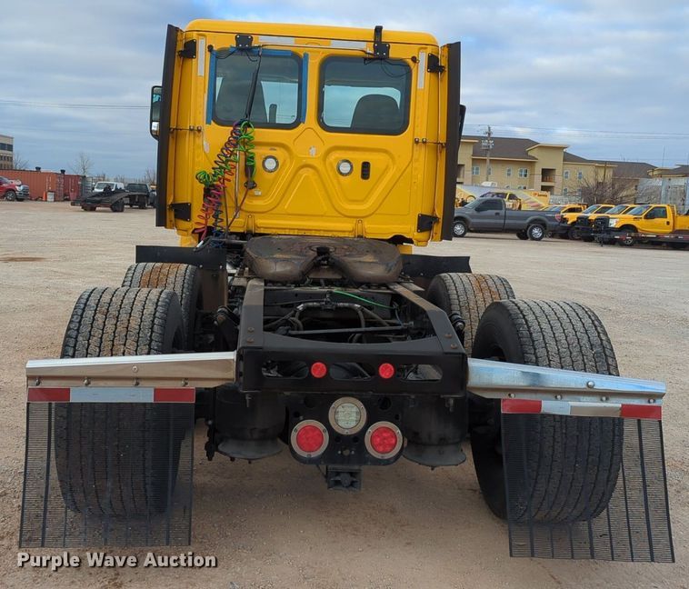 image for item NZ9291 2020 Freightliner  Cascadia 126 semi truck