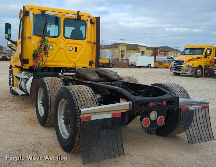 image for item NZ9291 2020 Freightliner  Cascadia 126 semi truck